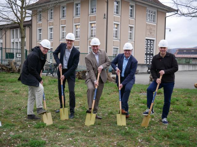 Sie setzten am Montag den symbolischen Spatenstich, von links: Ralph Wächter, David Gautschi, Raffael Schubiger, Daniel Wernli und Manuel Häfeli.