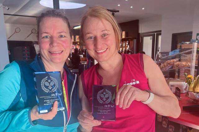 Bettina Studerus und Simone Ryan gewinnen im Doppel