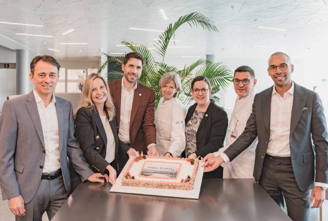 Ein Jahr im Neubau: Am 3. März feierte das KSB sein 1-Jahr-Jubiläum im neuen Spital. Im Bild die sieben Mitglieder der Geschäftsleitung (von links): Philippe Scheuzger, Rahel Kubik, Pascal Cotrotzo, Maria Wertli, Michèle Schmid, Antonio Nocito und Elmi Osman.