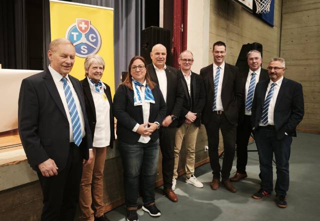 Von links: Vizepräsident Roland Mauchle, Anita Stäubli, Nathalie Deiss, Grossratspräsident Urs Plüss, Gemeindeammann Ralf Werder, Präsident Christoph Riner, Pius Suter, Nino D’Amico