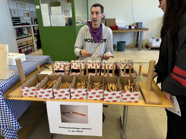 In den Ateliers boten die Mitarbeitenden ihre selbst hergestellten Produkte an. Foto: Lilia Staiger